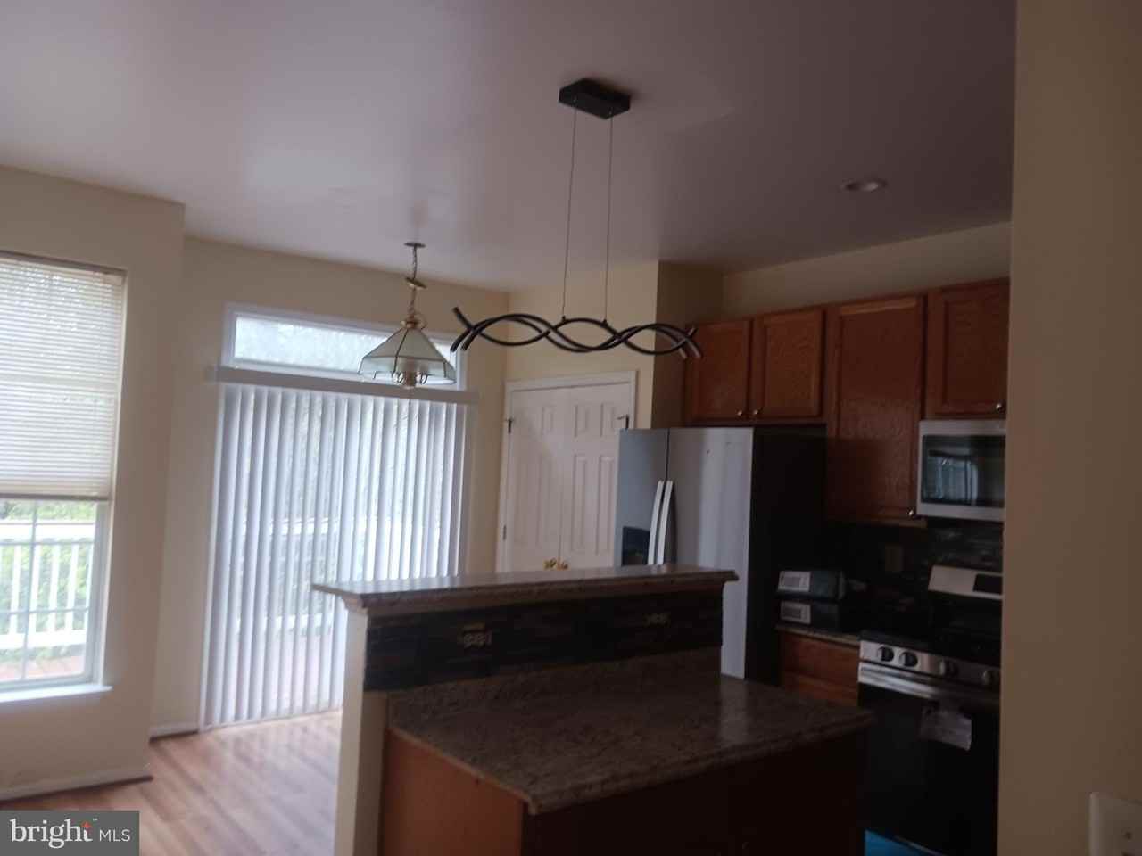 205 Hillside Ct - Photo 5 of 19