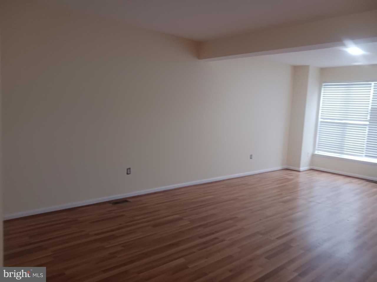 205 Hillside Ct - Photo 3 of 19
