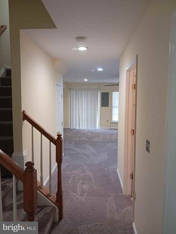 205 Hillside Ct - Photo 6 of 19