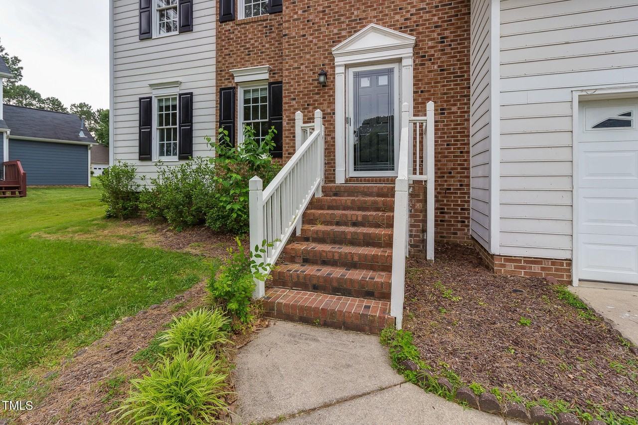 805 Penncross Dr - Photo 5 of 29