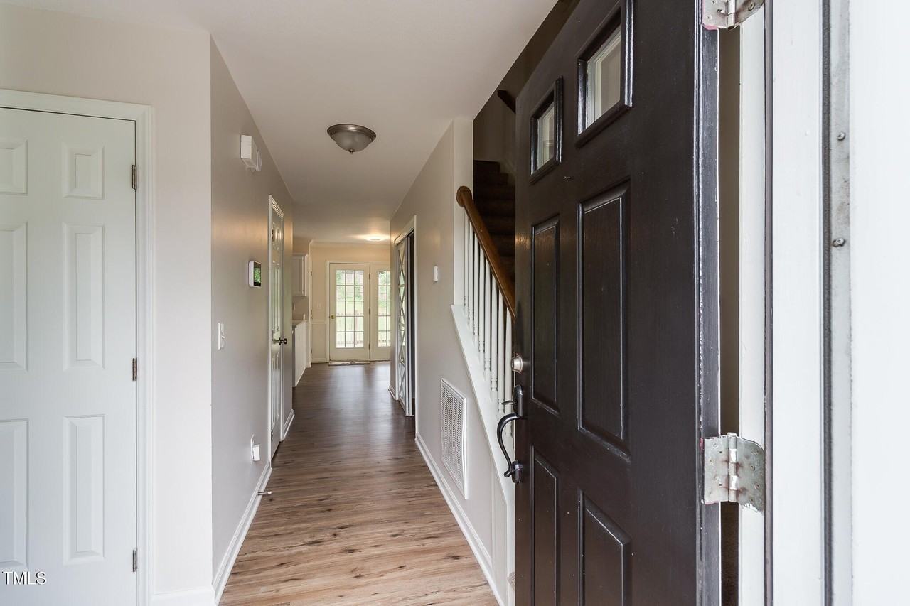 805 Penncross Dr - Photo 6 of 29