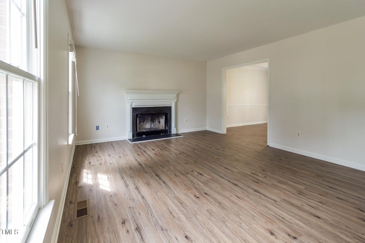 805 Penncross Dr - Photo 7 of 29