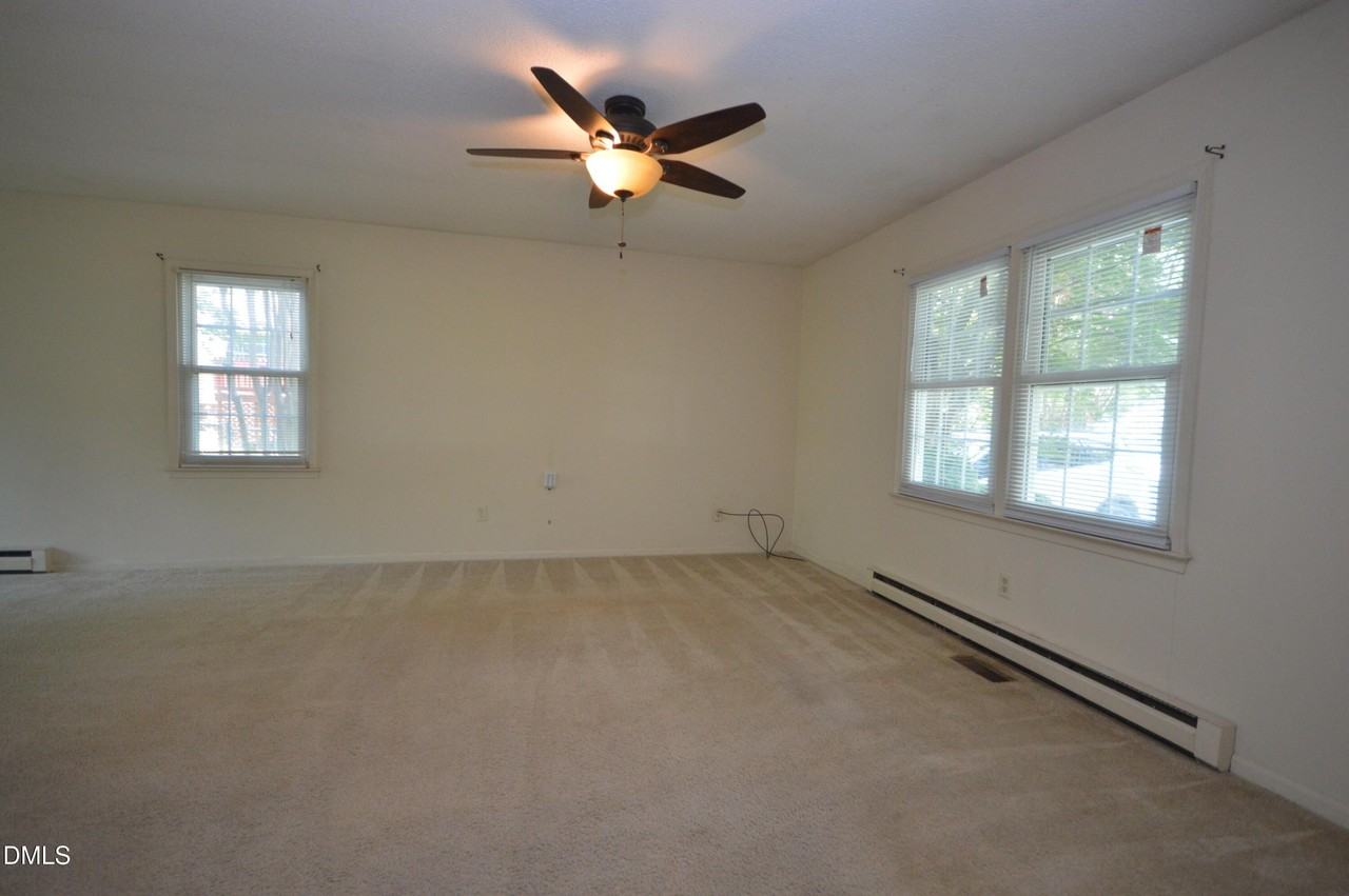 309 Holtz Ln - Photo 7 of 22
