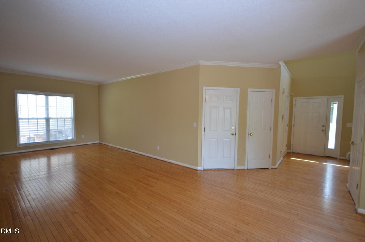 201 Tecumseh Ct - Photo 7 of 31