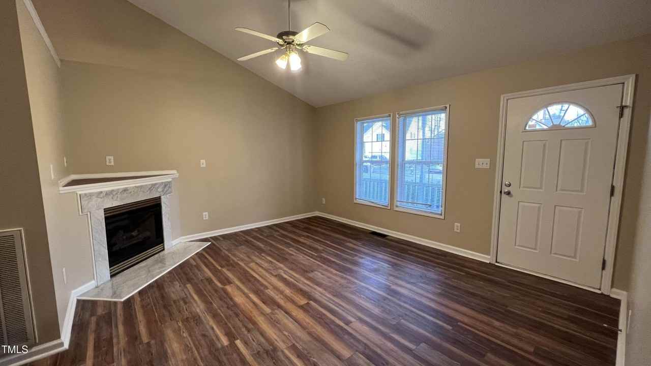 212 Walnut Creek Dr - Photo 4 of 25