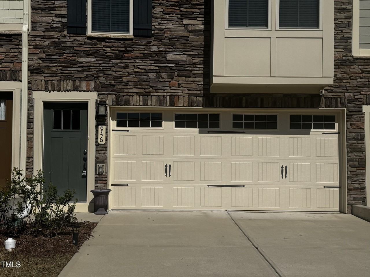 946 Channing Park Cir - Photo 2 of 50