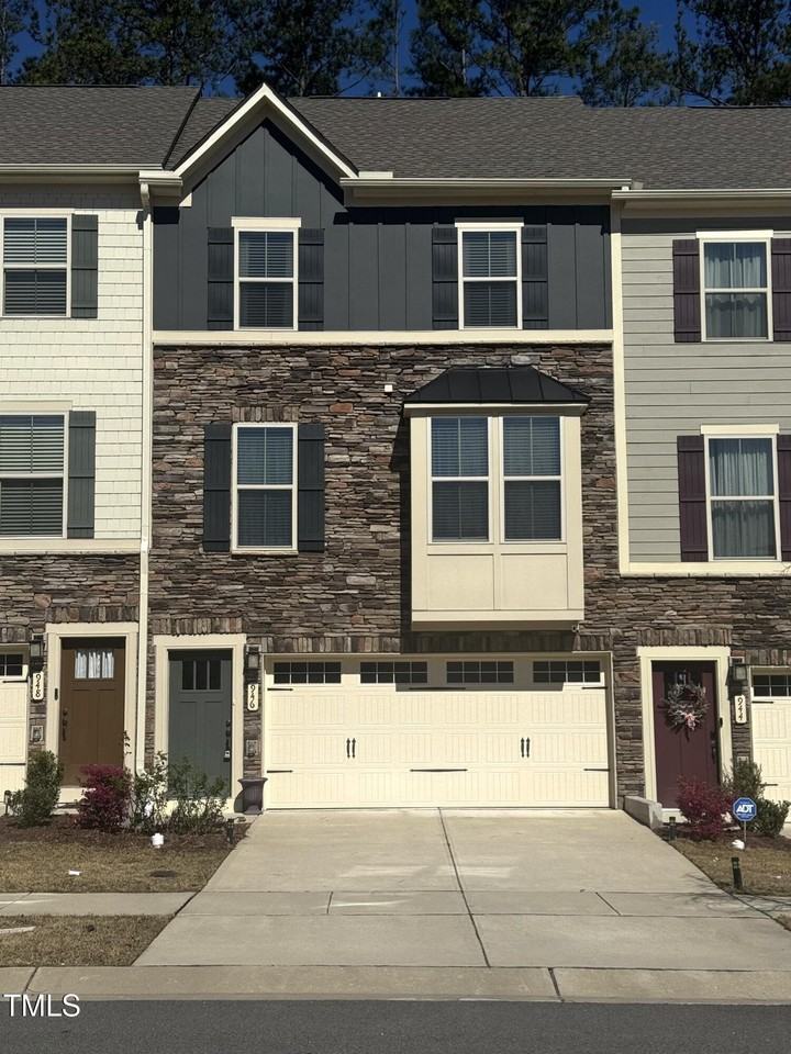 946 Channing Park Cir - Photo 3 of 50