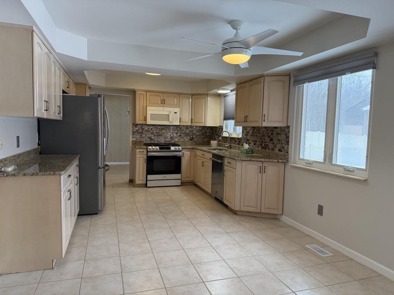 3550 Kings Point Dr - Photo 5 of 30