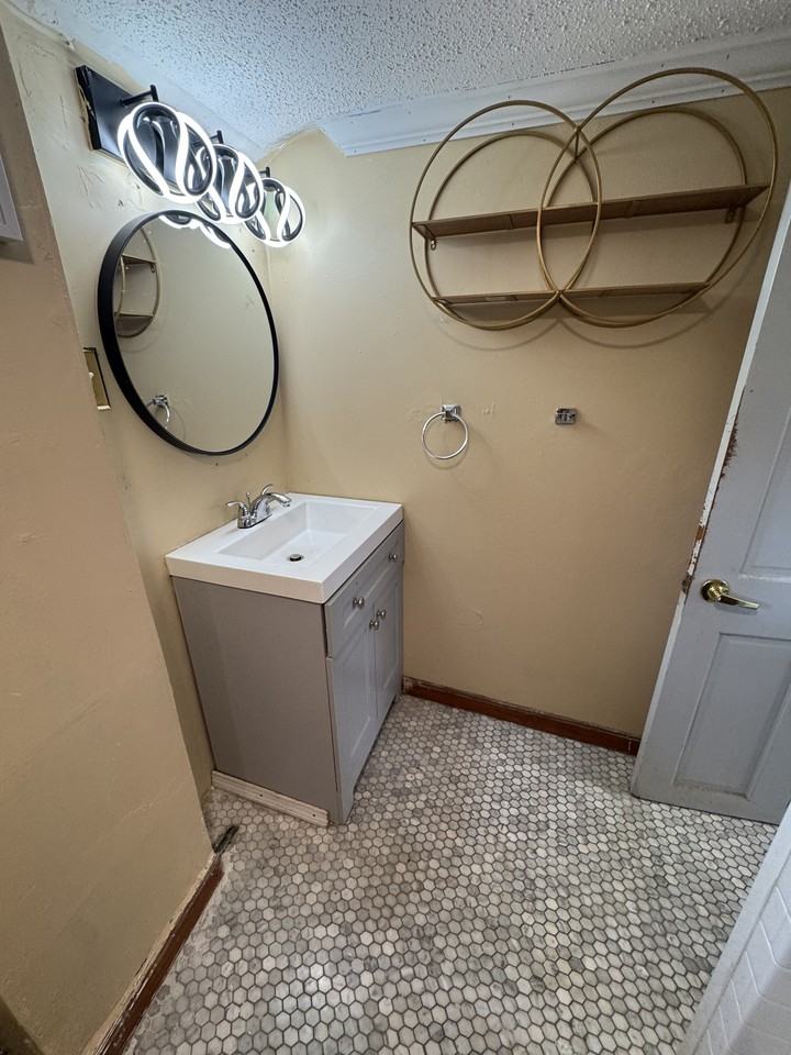 24 Wardwell Avenue #2 - Photo 5 of 21