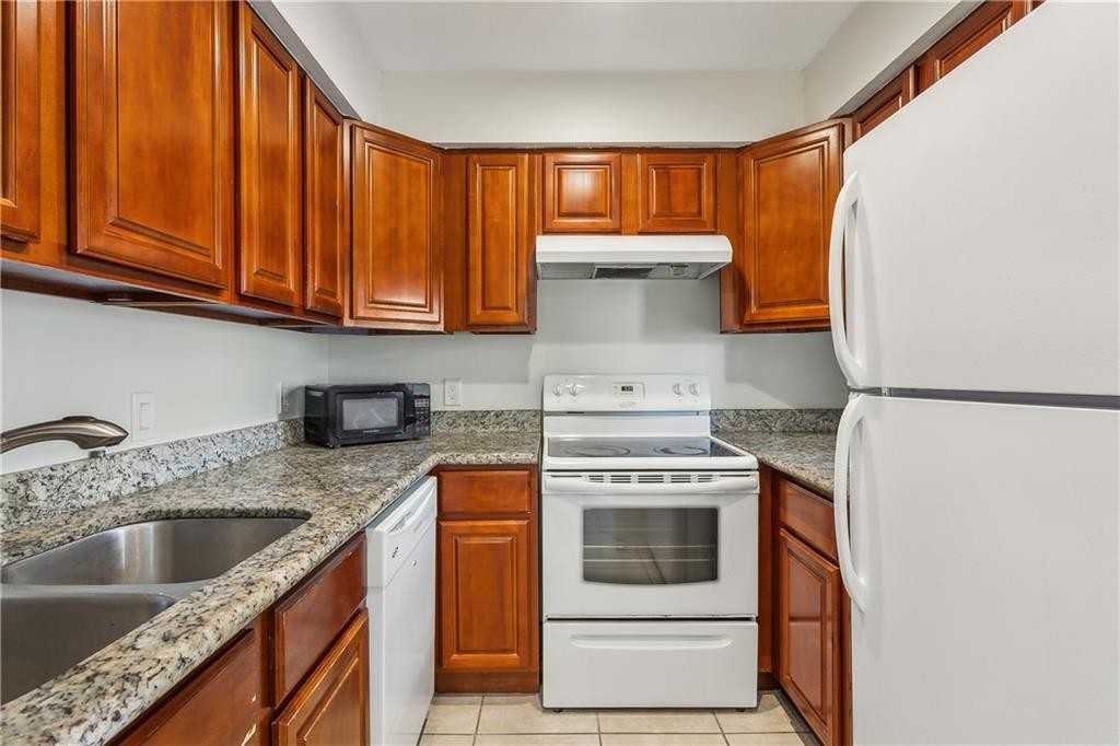 723 Adams St ##301 - Photo 5 of 13