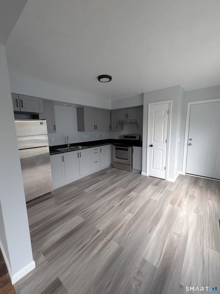 619 Shelton St - Photo 3 of 13