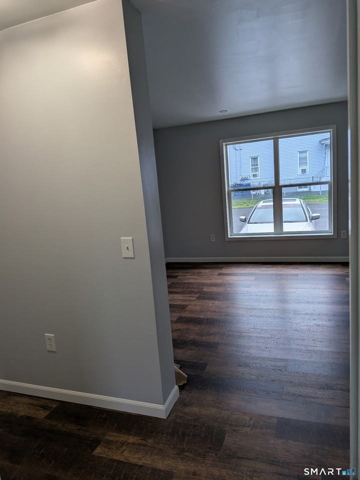 619 Shelton St - Photo 6 of 13