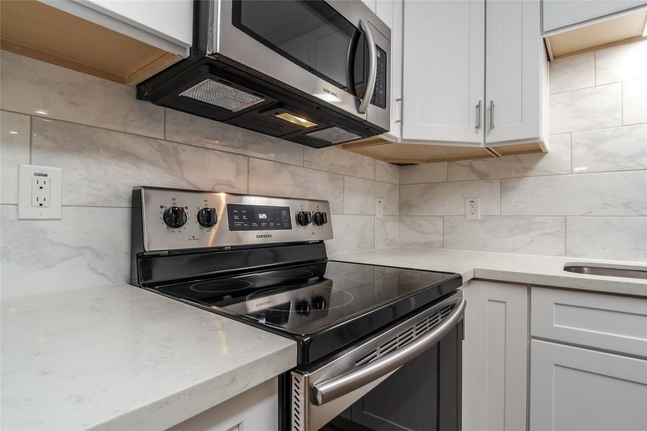 12633 Memorial Dr - Photo 3 of 21