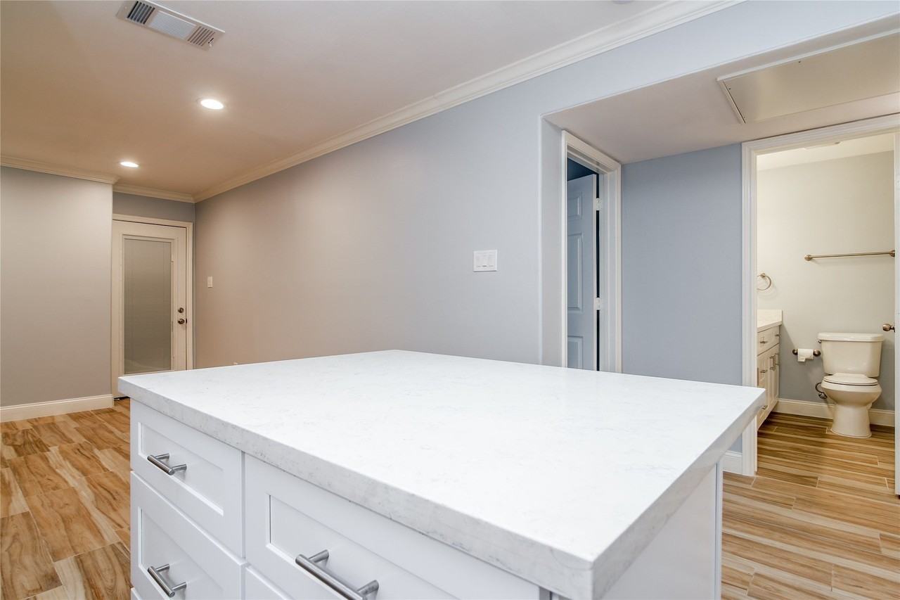 12633 Memorial Dr - Photo 5 of 21