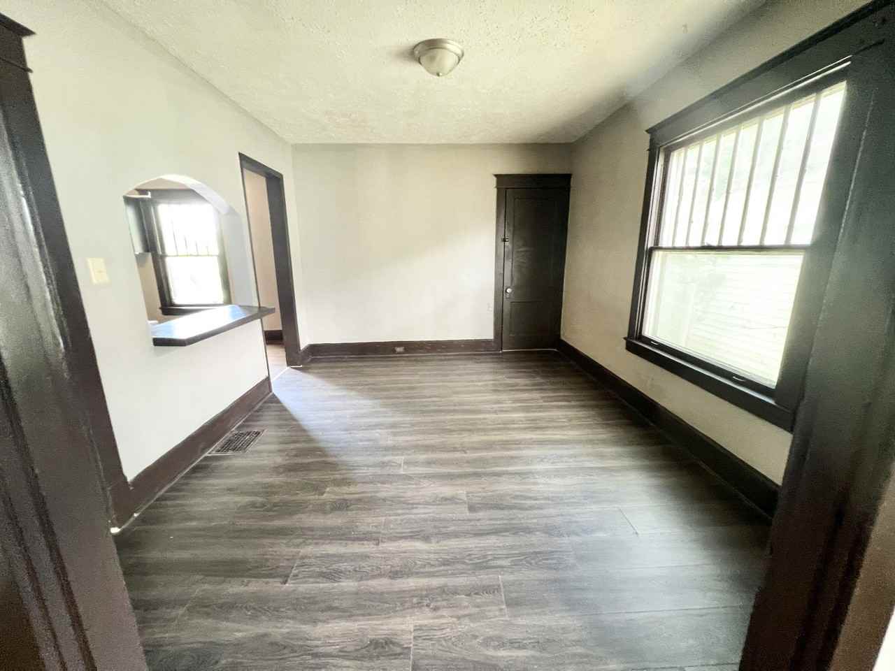 2335 W Lee St #1 - Photo 5 of 11