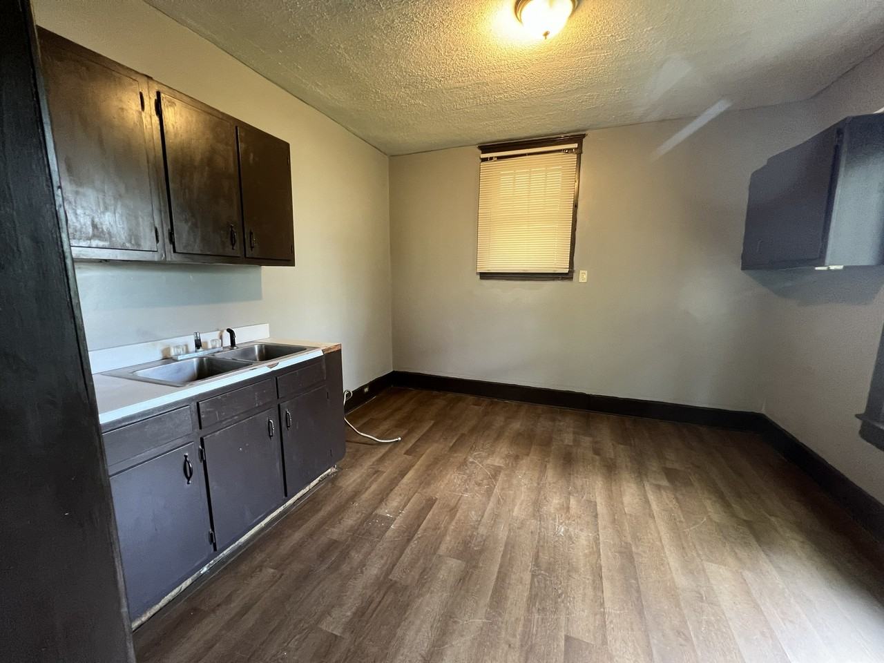 2335 W Lee St #1 - Photo 7 of 11