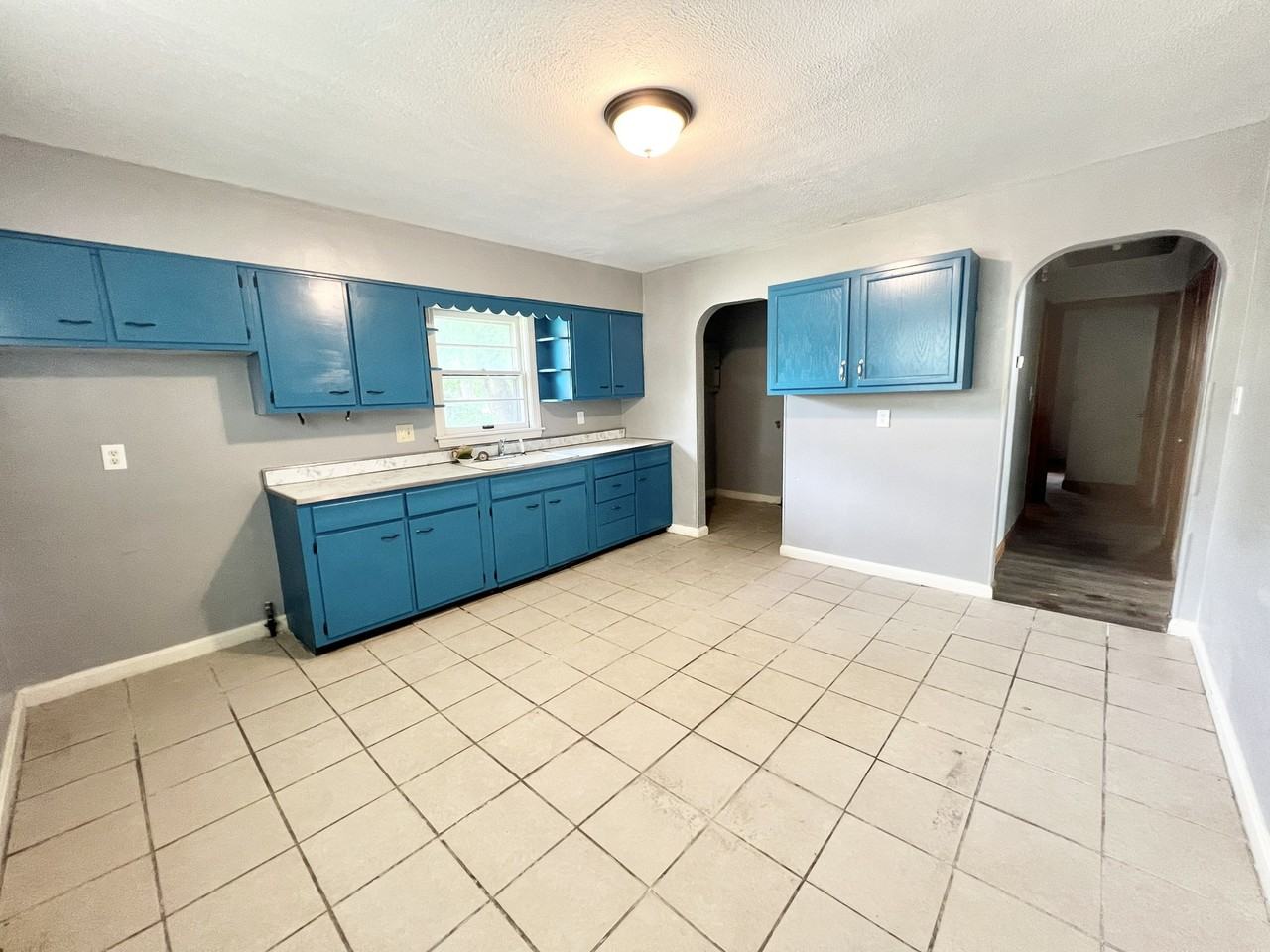 2400 Burwell Ave #1 - Photo 3 of 8