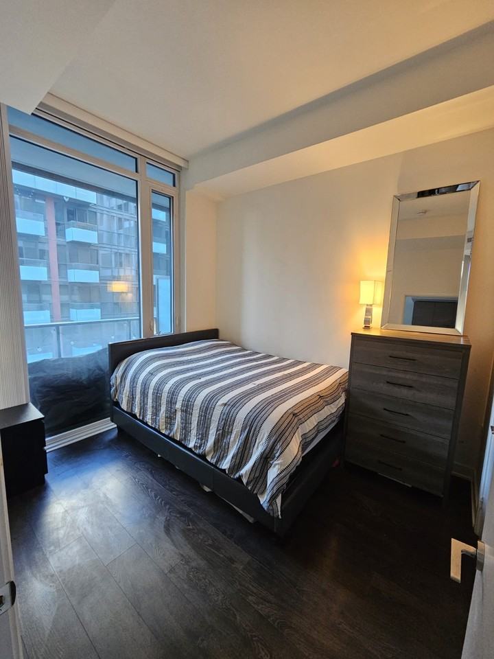 576 Front Street West #8th Floor - Photo 4 of 12