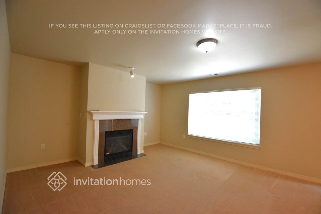 3381 S 283rd Ln - Photo 2 of 11