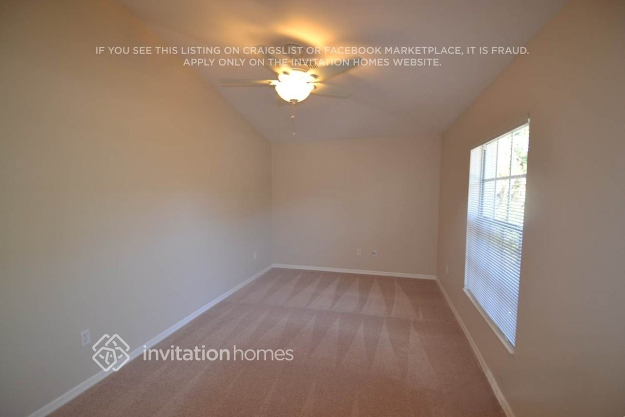 1823 Sadnet Ln - Photo 5 of 13