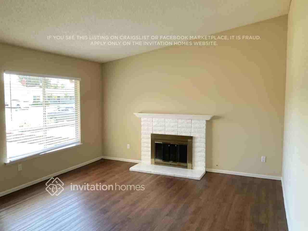 12625 Softwind Dr - Photo 2 of 10