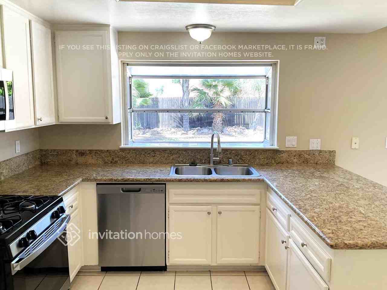 12625 Softwind Dr - Photo 4 of 10