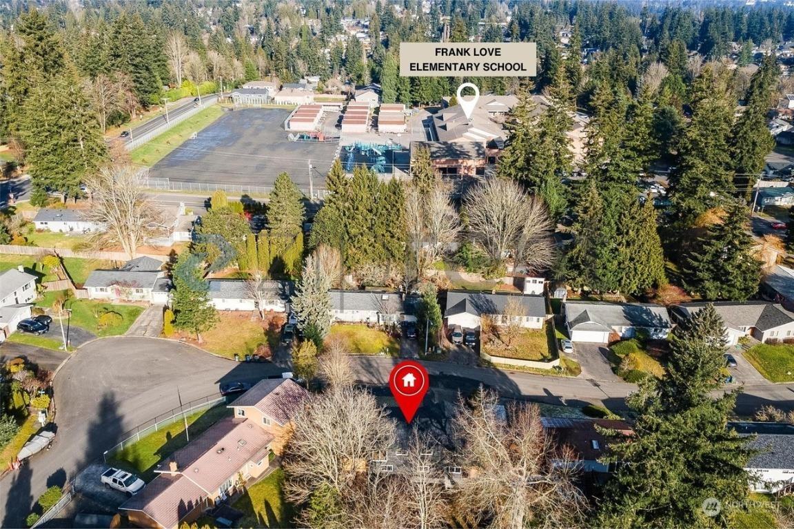302 225th St Sw - Photo 2 of 36
