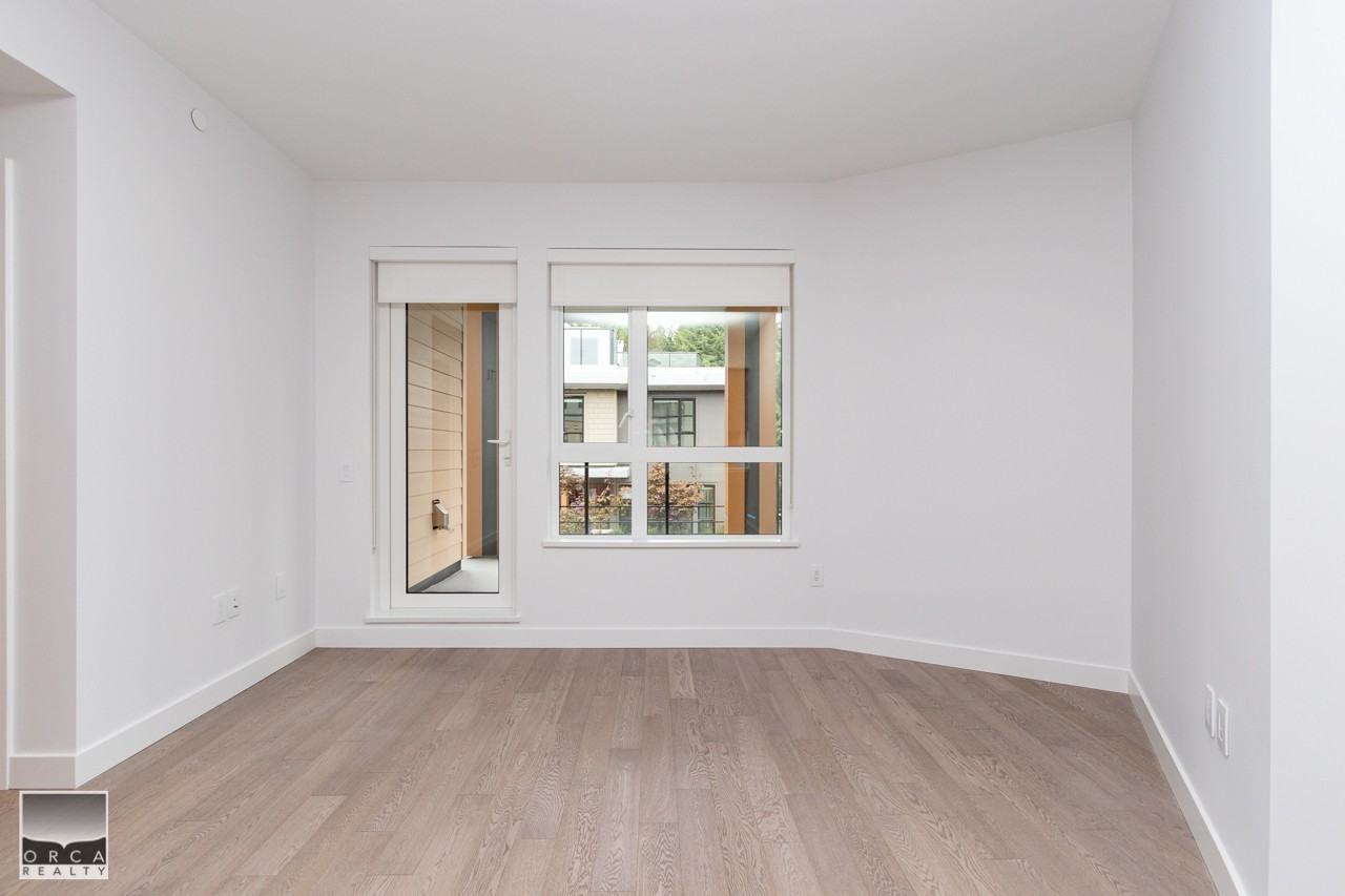 3220 Connaught Cres - Photo 2 of 10