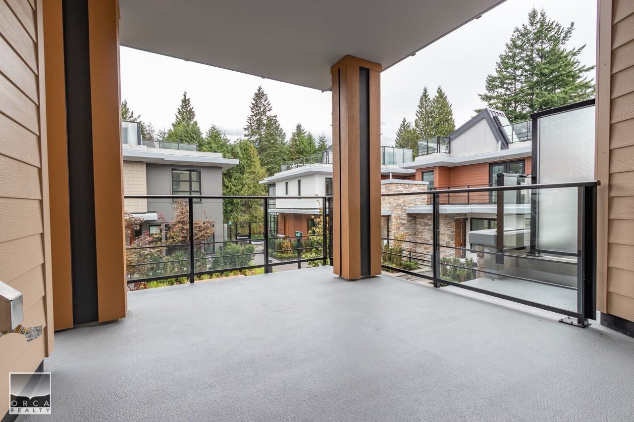 3220 Connaught Cres - Photo 4 of 10
