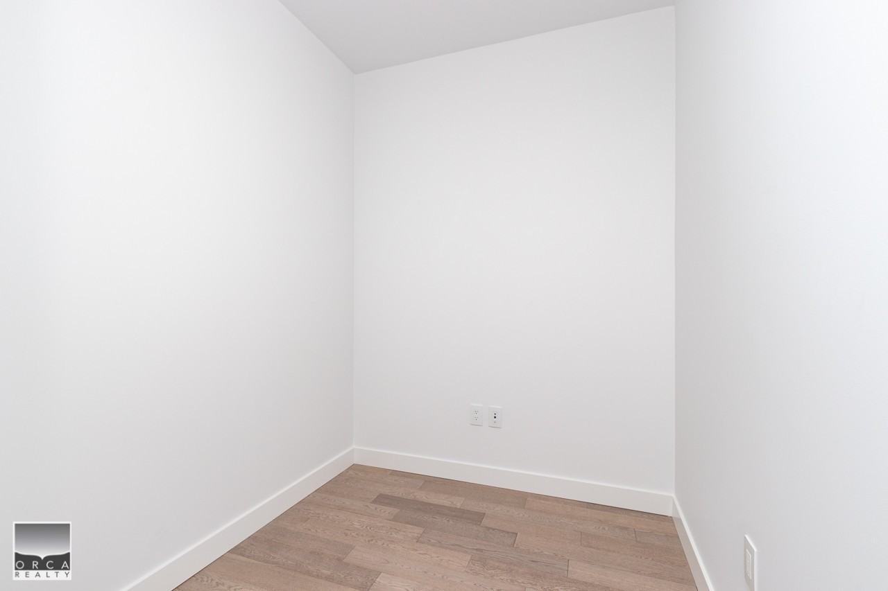 3220 Connaught Cres - Photo 5 of 10