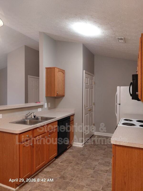 3212 Lighthouse Cv - Photo 3 of 13