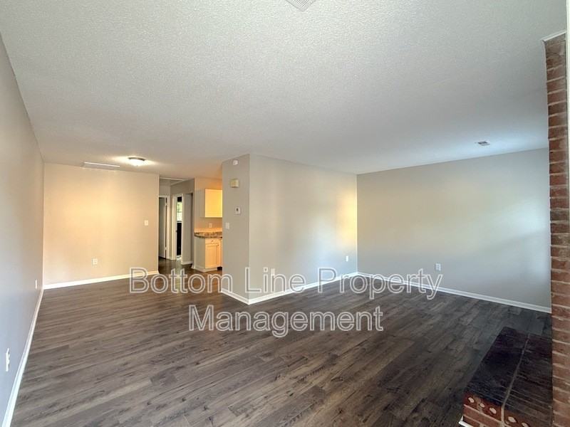 846 W Warren St #D2 - Photo 2 of 12