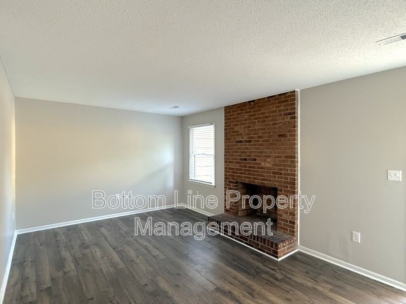 846 W Warren St #D2 - Photo 3 of 12