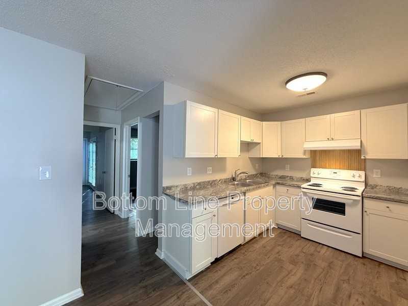 846 W Warren St #D2 - Photo 6 of 12
