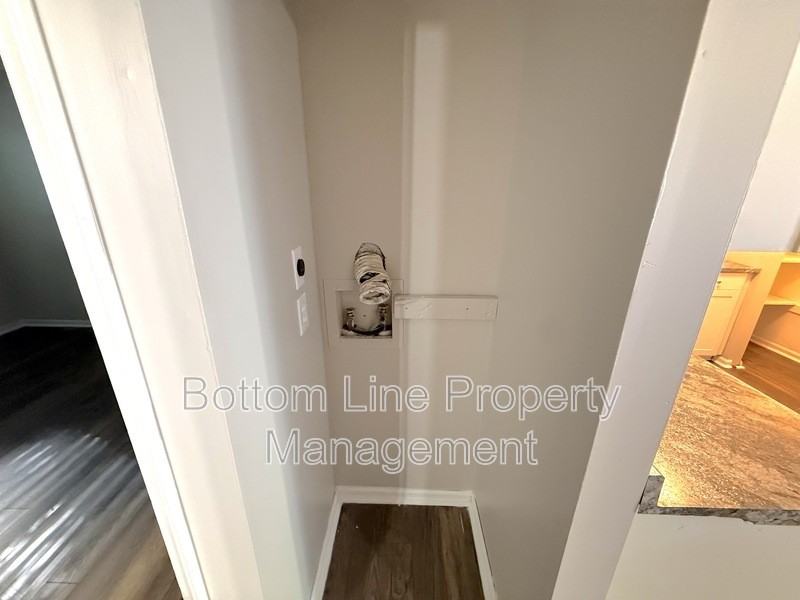 846 W Warren St #D2 - Photo 7 of 12
