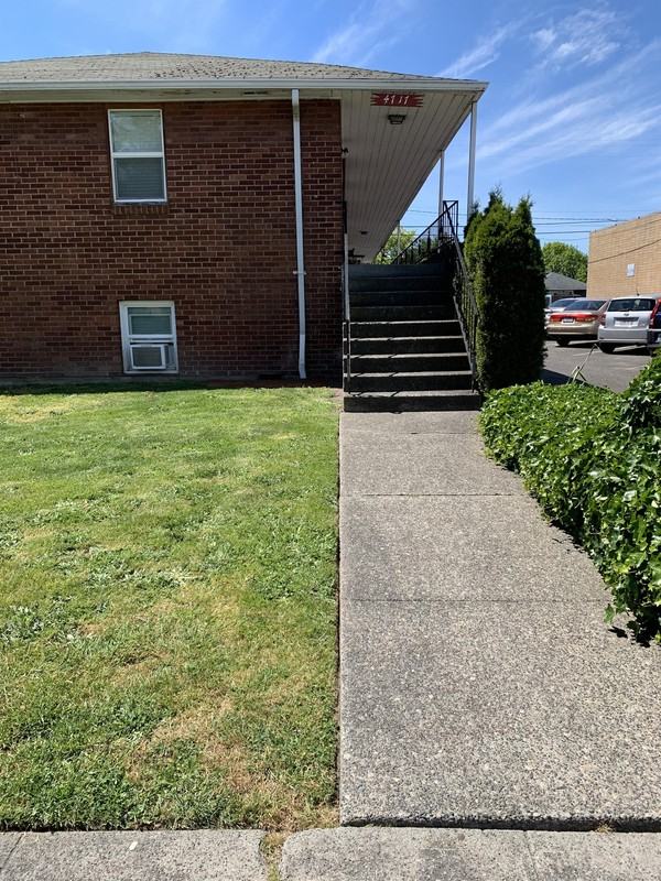 4717 44th Ave Sw - Photo 3 of 13