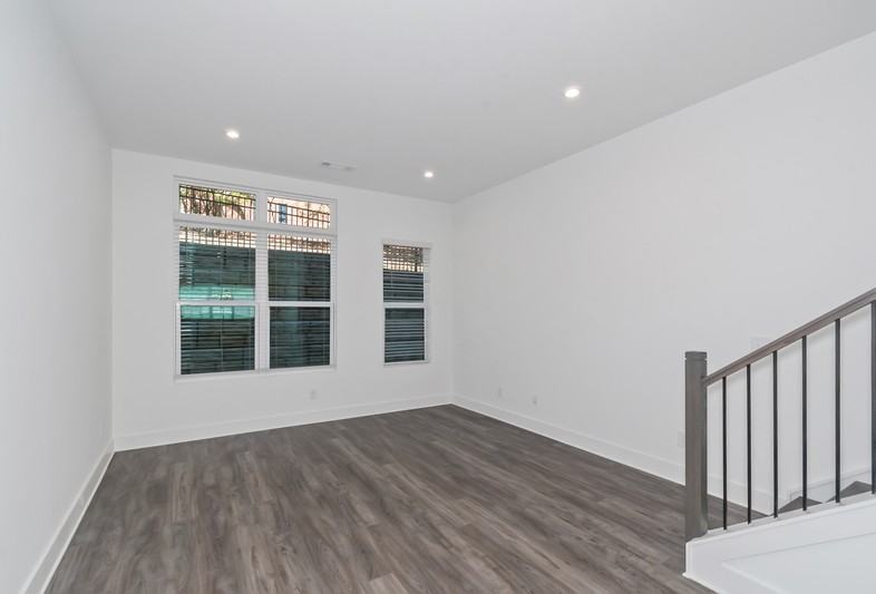 728 Eloise Way Se - Photo 3 of 13