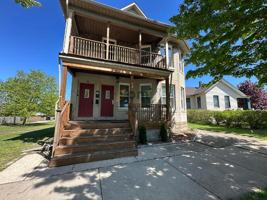 featured image of 416 E 9th St #2