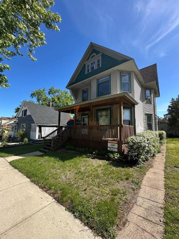 1122 Spring St #B - Photo 2 of 15
