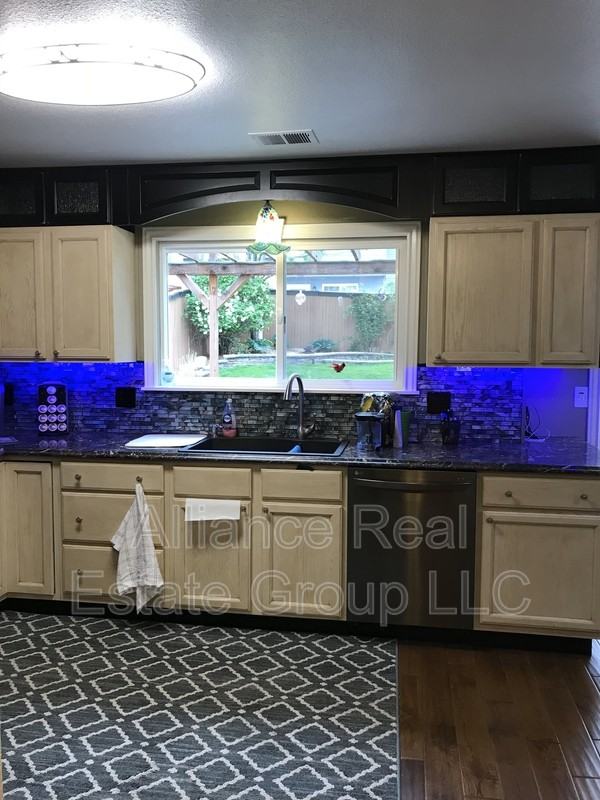 9677 Whitecliff Pl - Photo 3 of 12