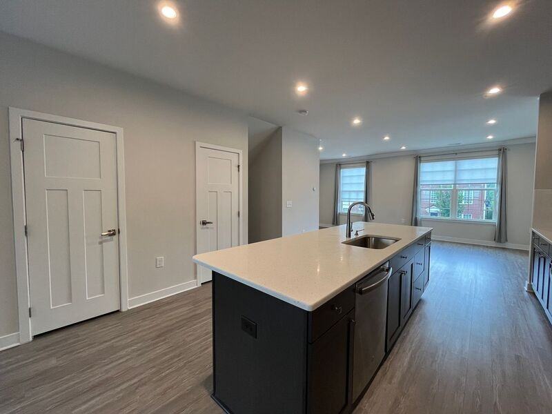 1103 Excelsior Grand Ave - Photo 6 of 31
