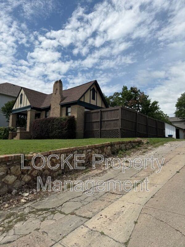 2600 Lubbock Ave - Photo 4 of 25