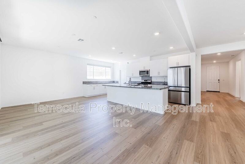 1816 Tapaderos St - Photo 4 of 21