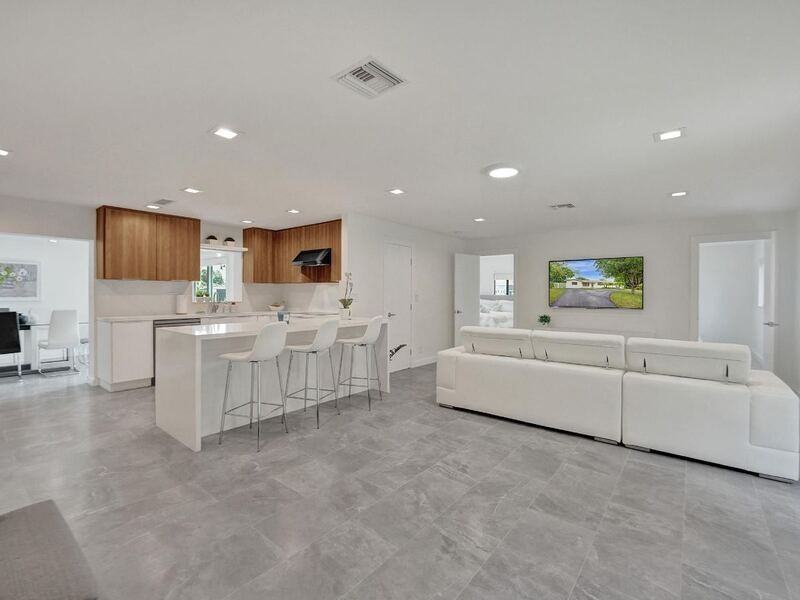 260 Nw 36th St - Photo 3 of 35