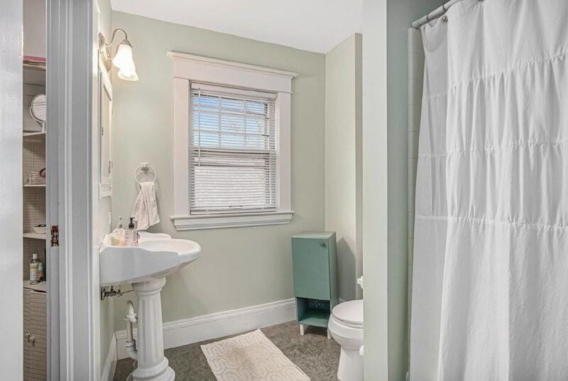 414 Paris Ave Se - Photo 6 of 16