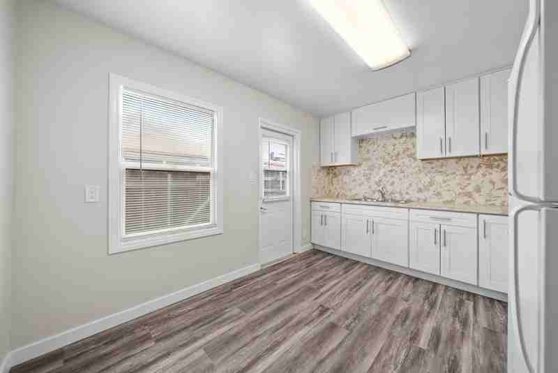 1918 Skyline Dr - Photo 4 of 11