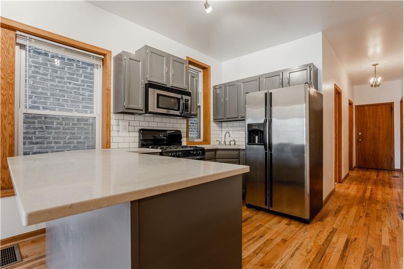 2110 N Oakley Ave #1F - Photo 3 of 17