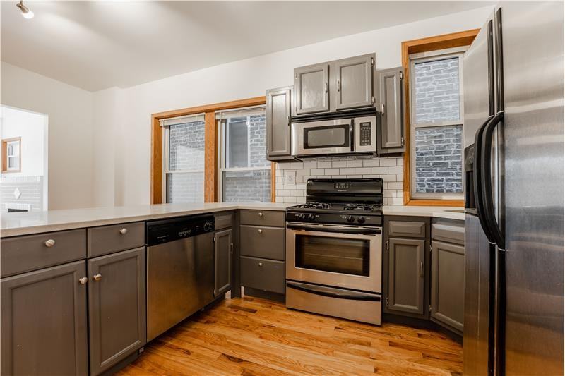 2110 N Oakley Ave #1F - Photo 4 of 17