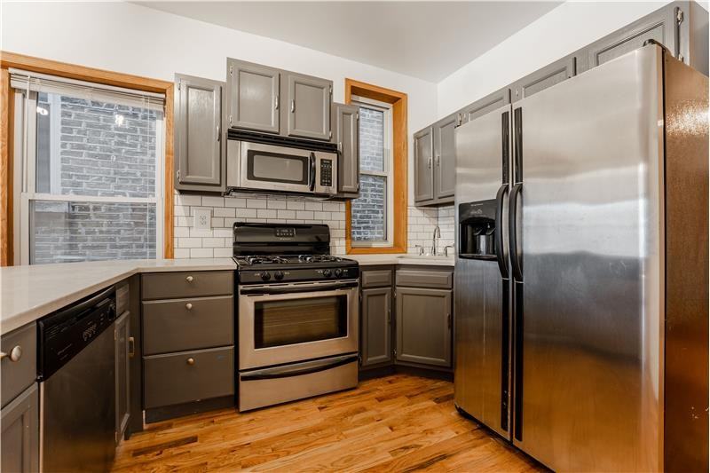 2110 N Oakley Ave #1F - Photo 5 of 17