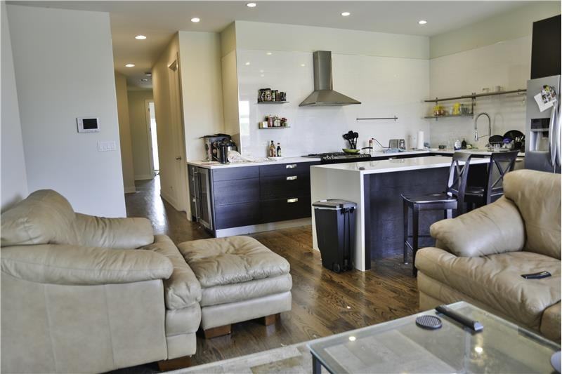 2127 W Division St #2F - Photo 2 of 18